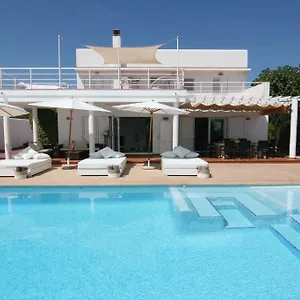 Mara Villa